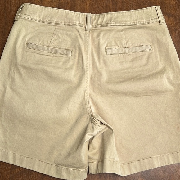 L.L. Bean Tan Classic chino short NWOT tan Size 8 - Picture 3 of 4